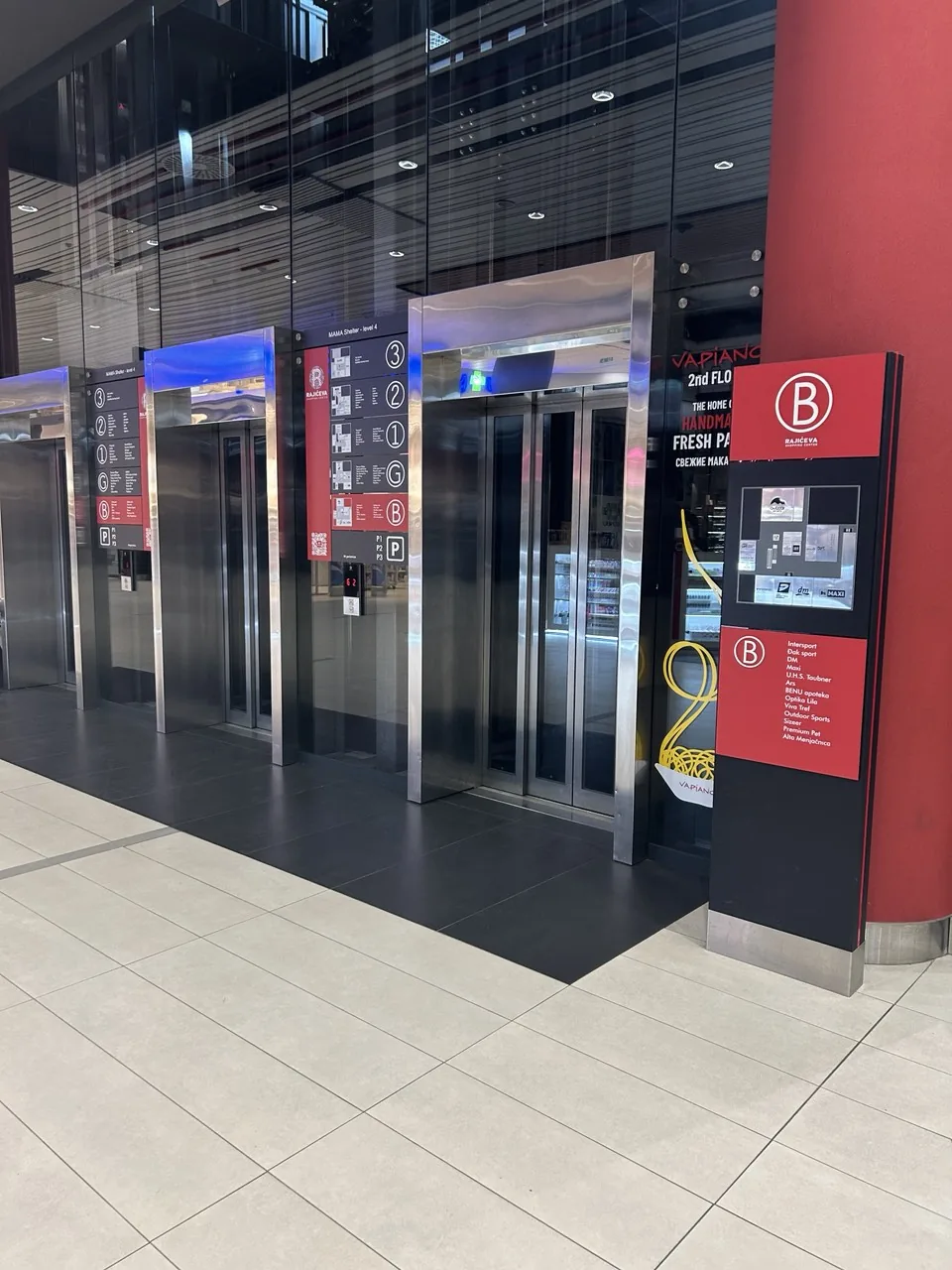 Rajićeva Shopping Center — obeležavanje objekta, tržni centar, fotografija 27 od 29
