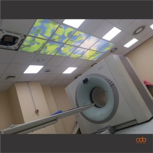table na plafonu iznad magnetne rezonance