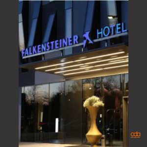 spoljasnji svetleci znak na ulazu Falkensteiner hotela